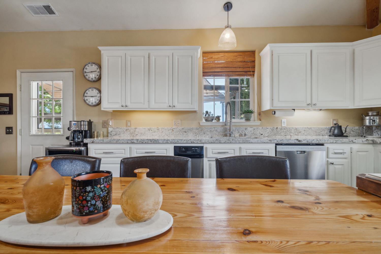 Detail Gallery Image 9 of 73 For 11321 New York Ranch Rd, Jackson,  CA 95642 - 3 Beds | 2/1 Baths