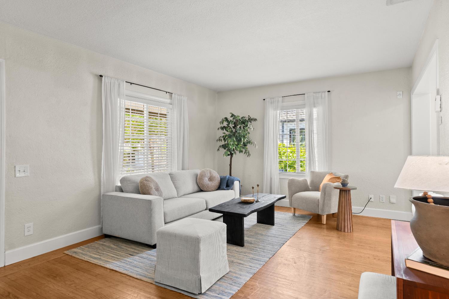 Detail Gallery Image 10 of 51 For 3914 12th Ave, Sacramento,  CA 95817 - 2 Beds | 1 Baths