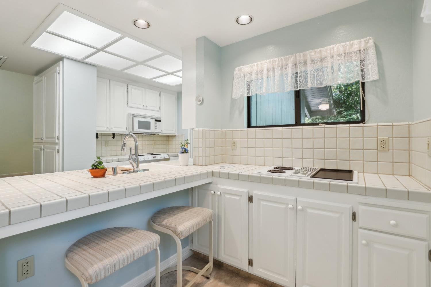 Detail Gallery Image 14 of 47 For 84 Riverknoll Pl, Carmichael,  CA 95608 - 2 Beds | 2/1 Baths