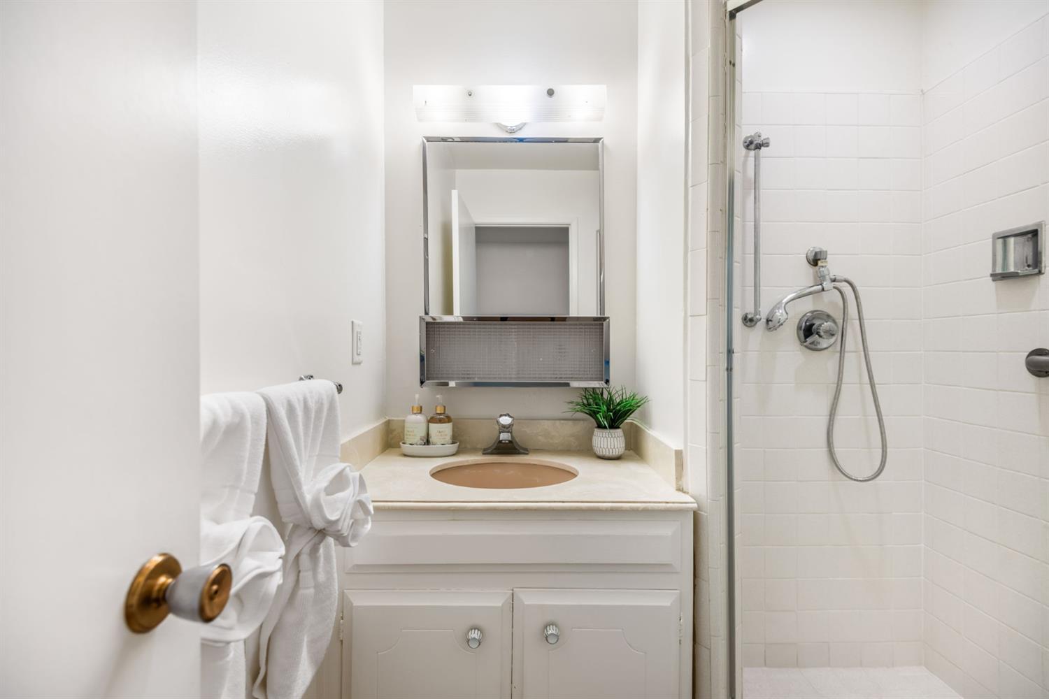 Detail Gallery Image 25 of 28 For 1833 Skycrest Dr #2,  Walnut Creek,  CA 94595 - 2 Beds | 2 Baths