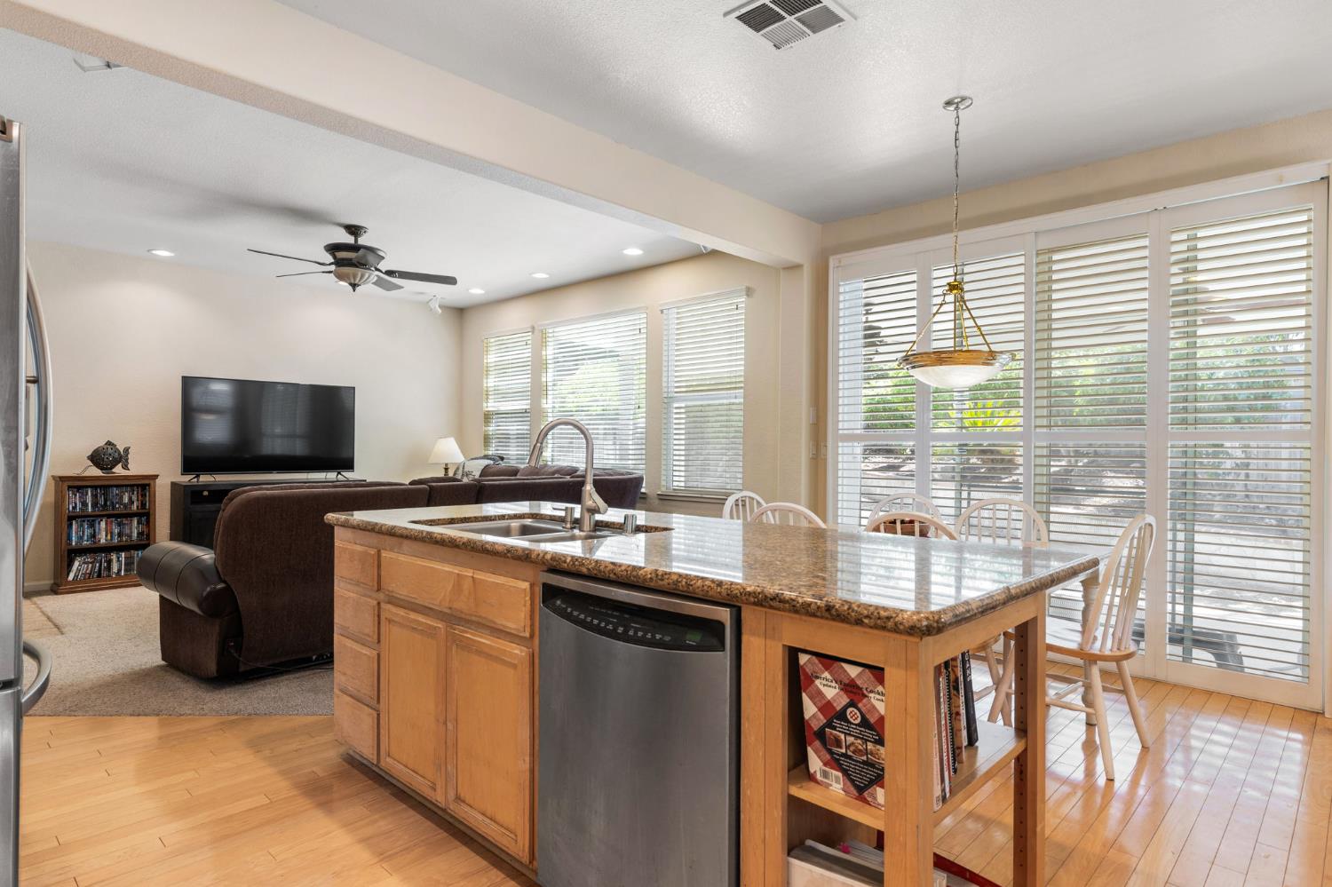 Detail Gallery Image 12 of 37 For 1931 Sanderling Ct, Rocklin,  CA 95765 - 5 Beds | 3 Baths