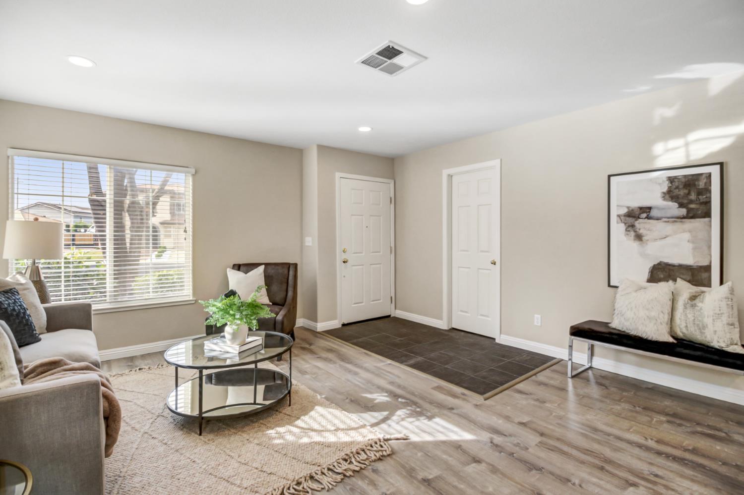 Detail Gallery Image 3 of 44 For 205 Dover Ct, Lincoln,  CA 95648 - 4 Beds | 2/1 Baths