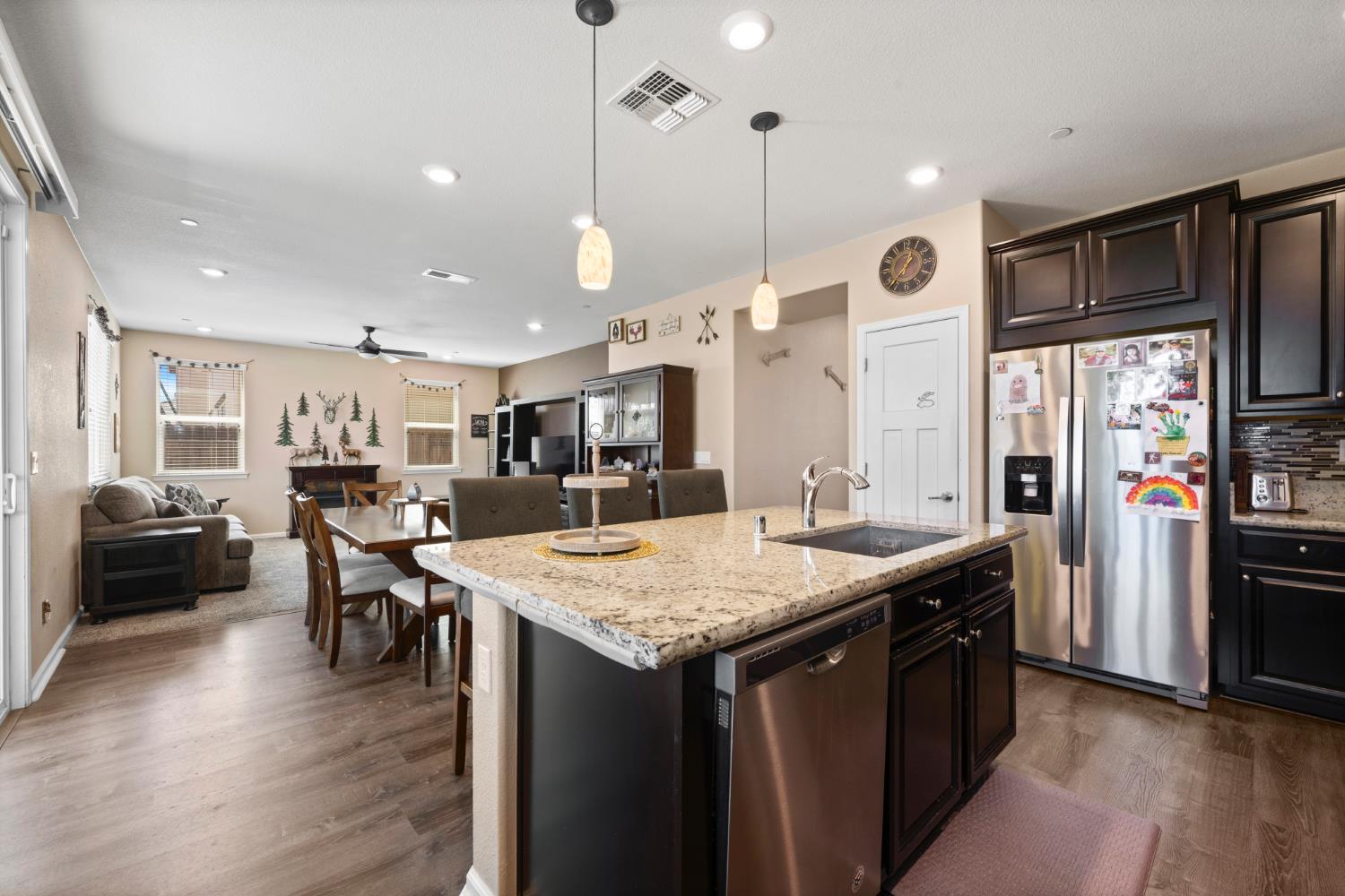 Detail Gallery Image 15 of 44 For 4811 Copper Sunset Way, Rancho Cordova,  CA 95742 - 5 Beds | 3 Baths
