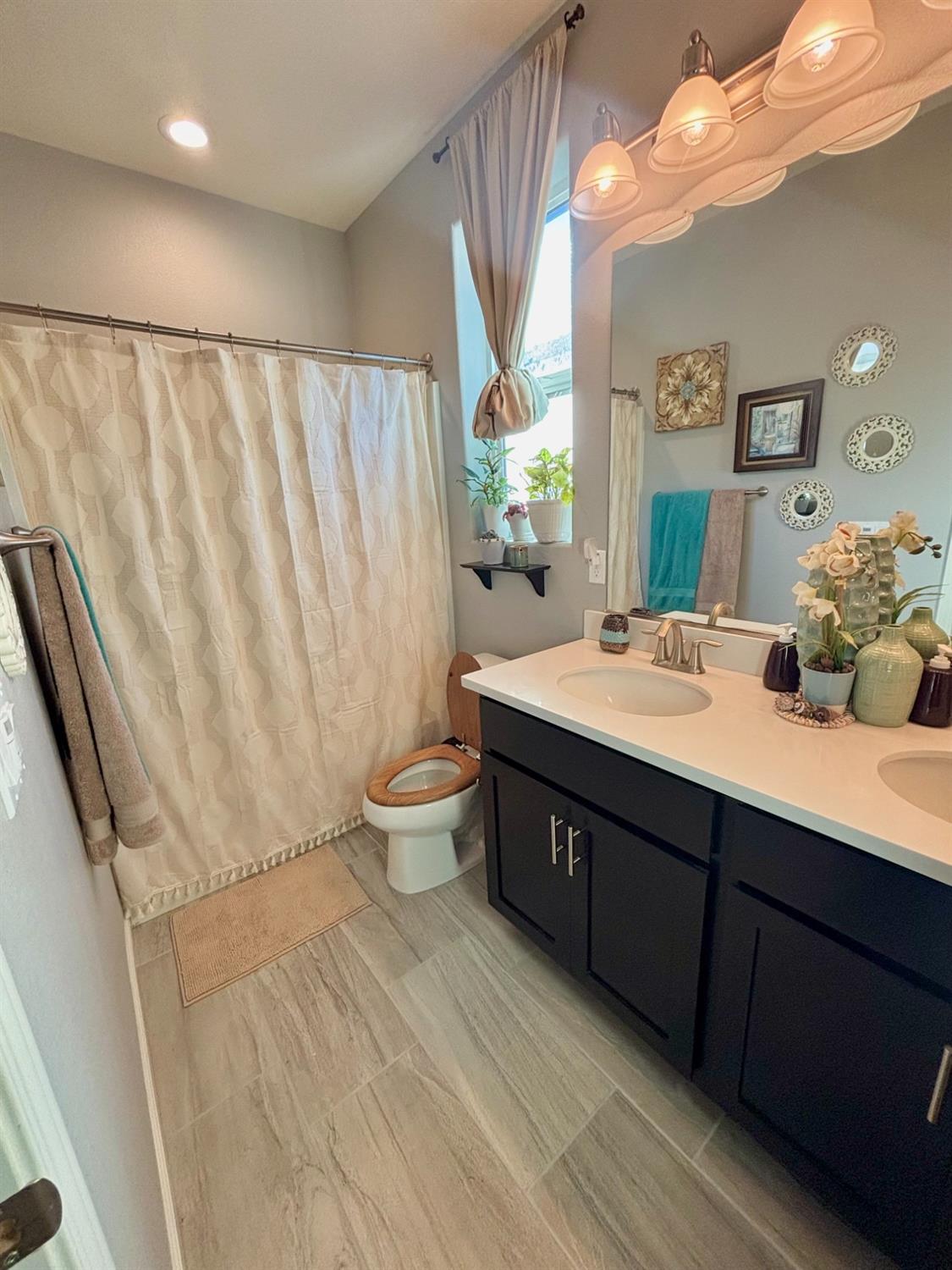 Detail Gallery Image 13 of 15 For 4348 Natomas Central Dr, Sacramento,  CA 95834 - 3 Beds | 2/1 Baths