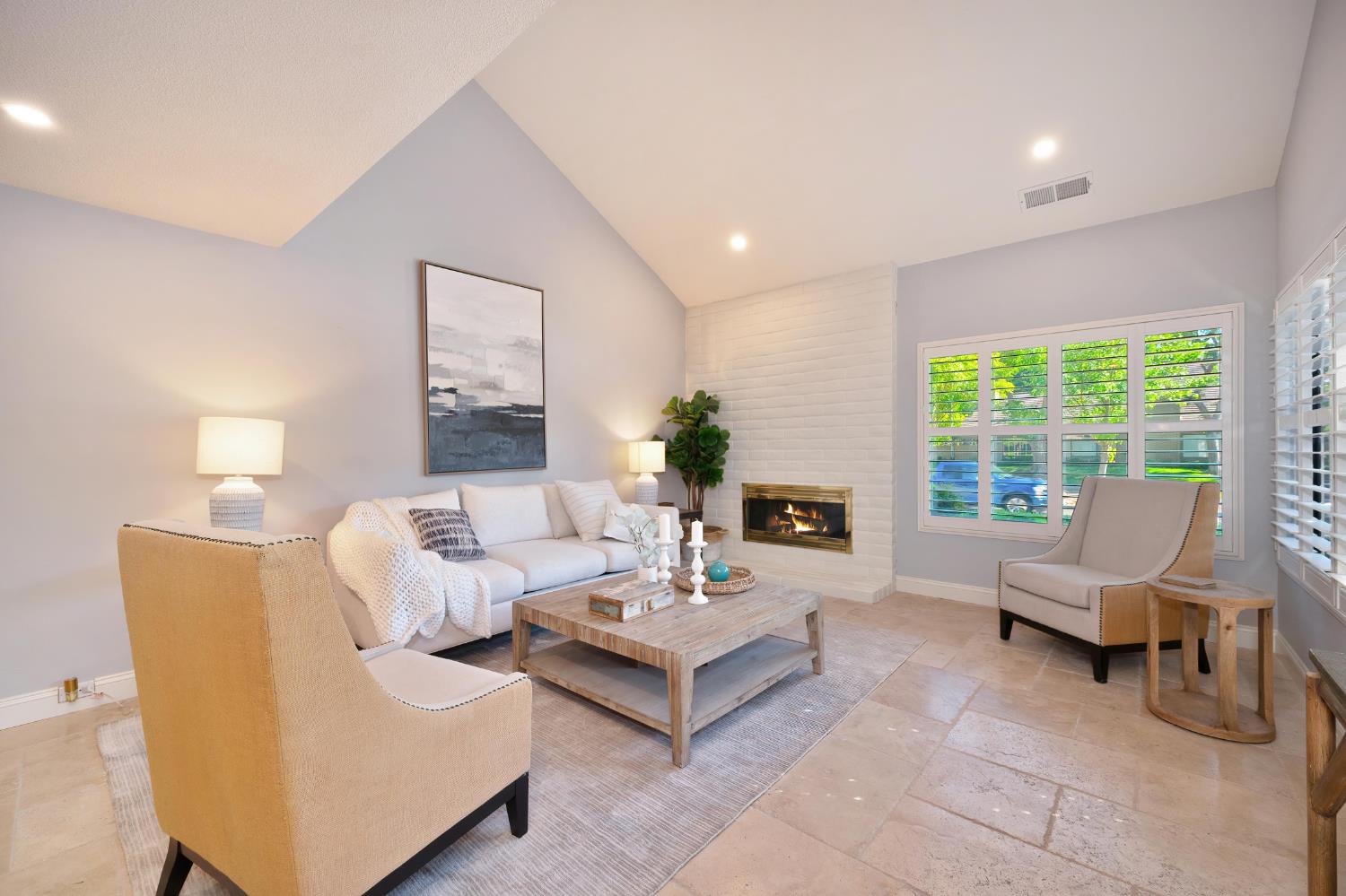 Detail Gallery Image 4 of 31 For 11415 Gold Country Blvd, Gold River,  CA 95670 - 3 Beds | 2/1 Baths