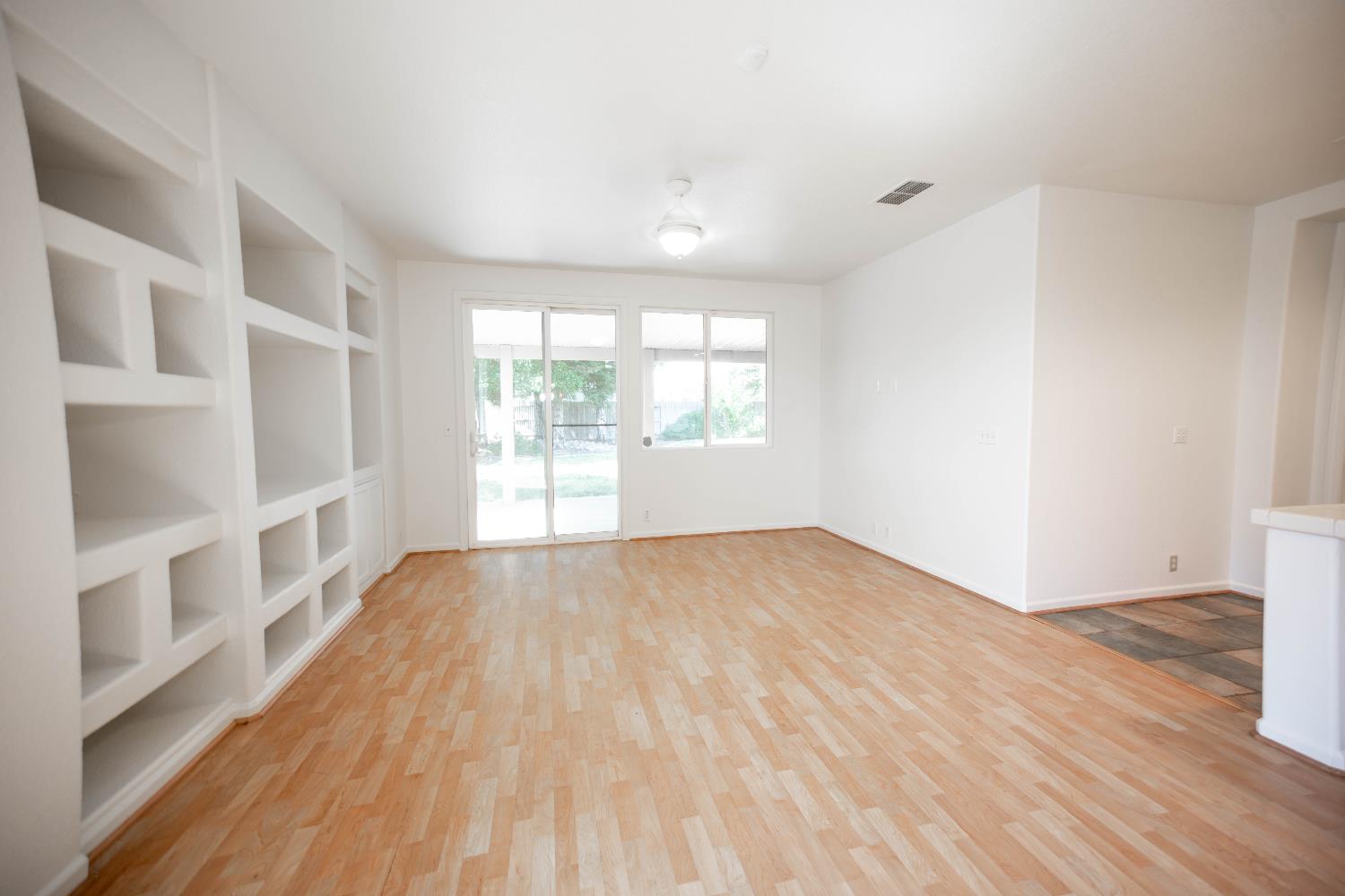Detail Gallery Image 11 of 36 For 1187 W Kneebone Ct, Plumas Lake,  CA 95961 - 3 Beds | 2 Baths