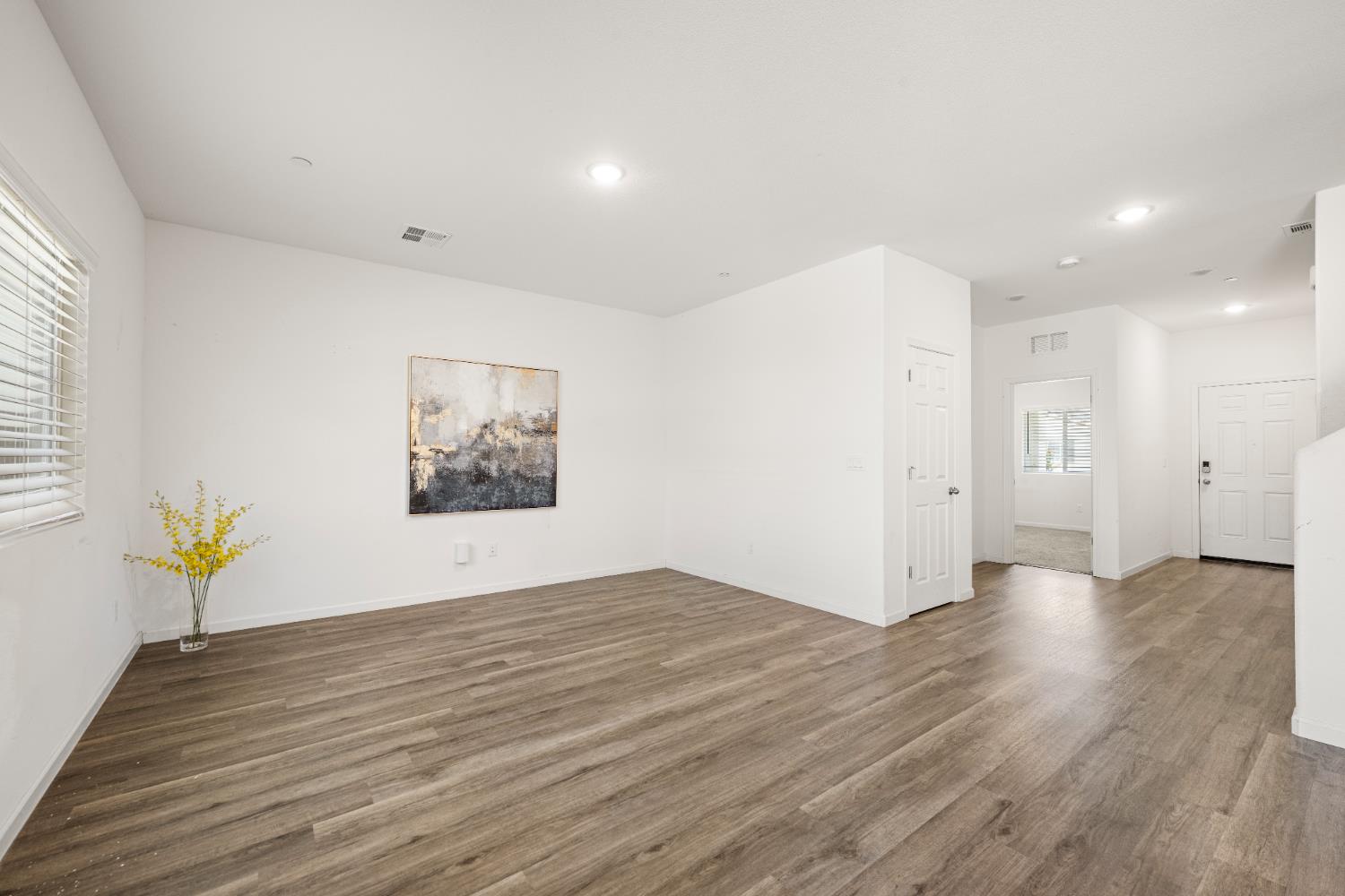 Detail Gallery Image 3 of 28 For 3064 Sky Watch Way, Roseville,  CA 95747 - 4 Beds | 3 Baths