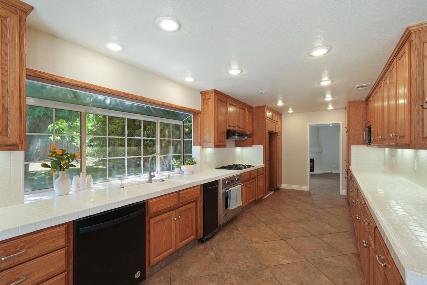 Detail Gallery Image 11 of 43 For 2903 Raintree Ct., Stockton,  CA 95219 - 3 Beds | 2 Baths