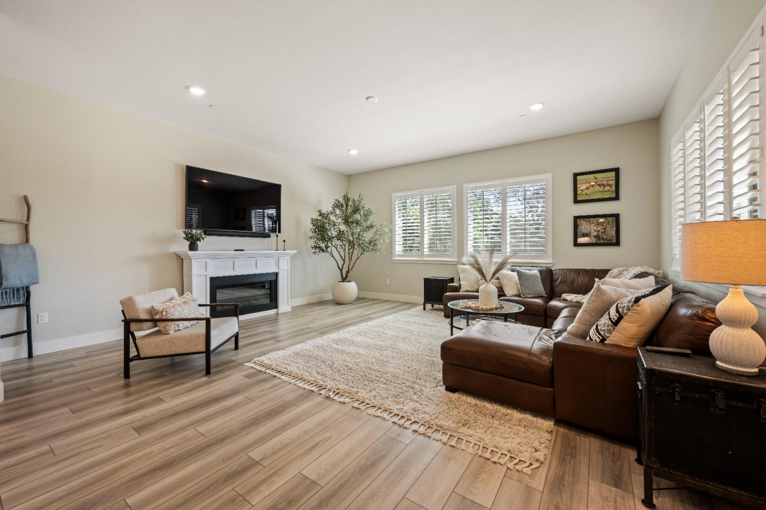 Detail Gallery Image 14 of 43 For 927 Greeley Ct, Cameron Park,  CA 95682 - 4 Beds | 3/1 Baths