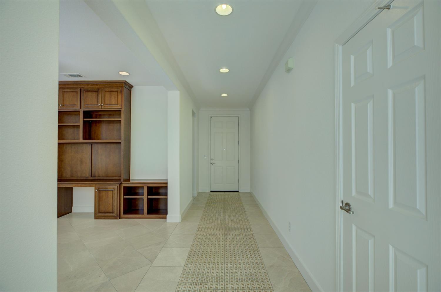 Detail Gallery Image 5 of 43 For 2229 Eastwood Dr, Roseville,  CA 95747 - 4 Beds | 3 Baths