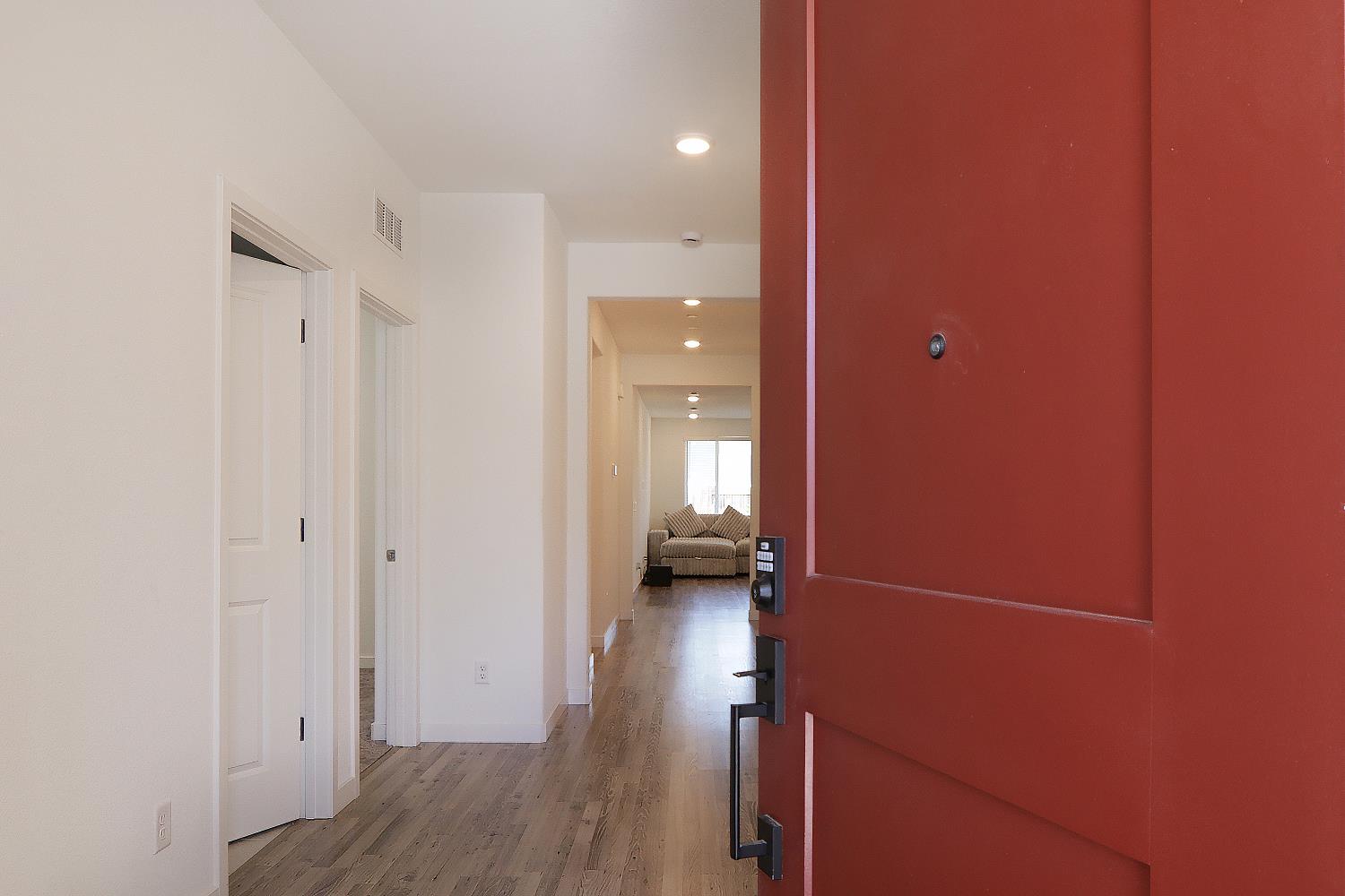Detail Gallery Image 4 of 37 For 8628 Lakha Cir, Sacramento,  CA 95828 - 4 Beds | 2 Baths