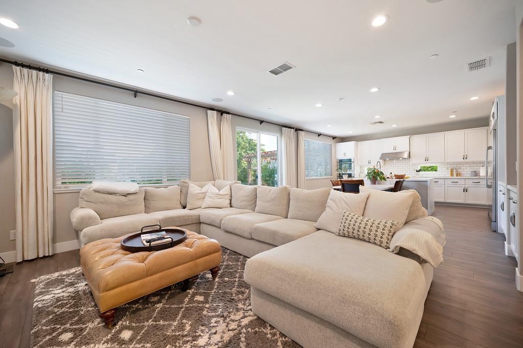 Detail Gallery Image 12 of 52 For 4432 Juneberry Dr, Sacramento,  CA 95834 - 3 Beds | 2/1 Baths