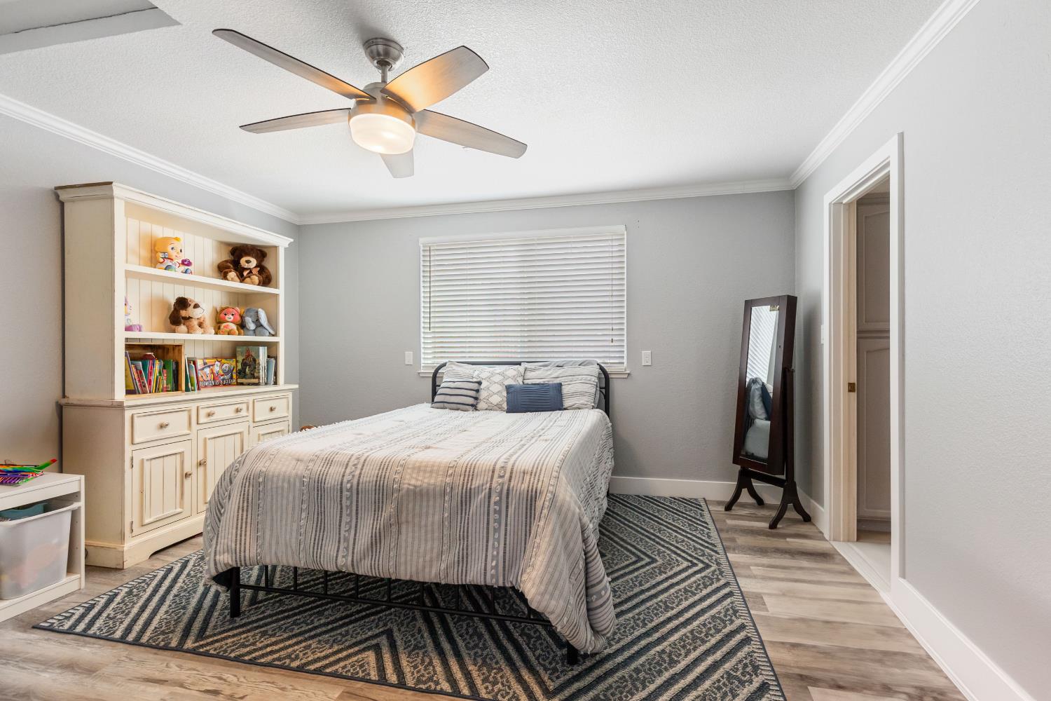Detail Gallery Image 24 of 70 For 3201 Kaiser Way, Carmichael,  CA 95608 - 4 Beds | 3 Baths