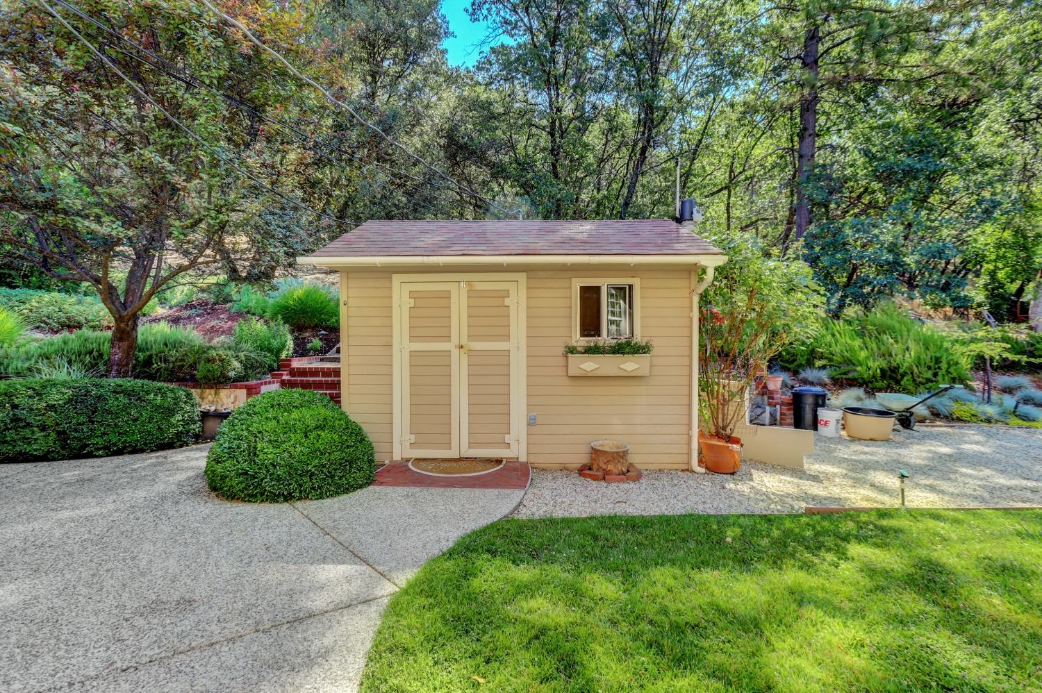 Detail Gallery Image 75 of 99 For 16949 Round Valley Cir, Grass Valley,  CA 95949 - 3 Beds | 2/1 Baths