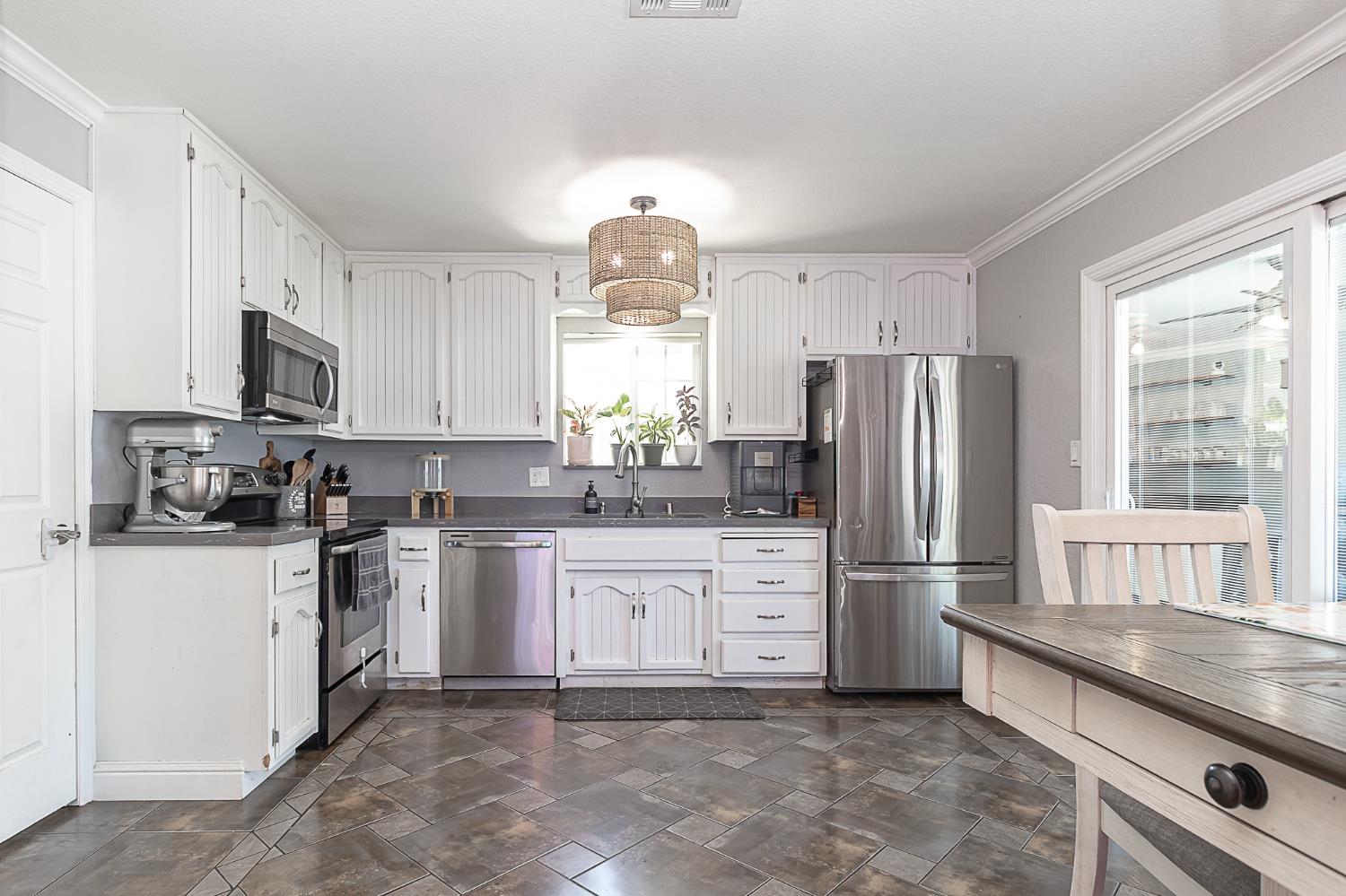 Detail Gallery Image 11 of 27 For 7579 Jade Ln, Hilmar,  CA 95324 - 3 Beds | 2/1 Baths