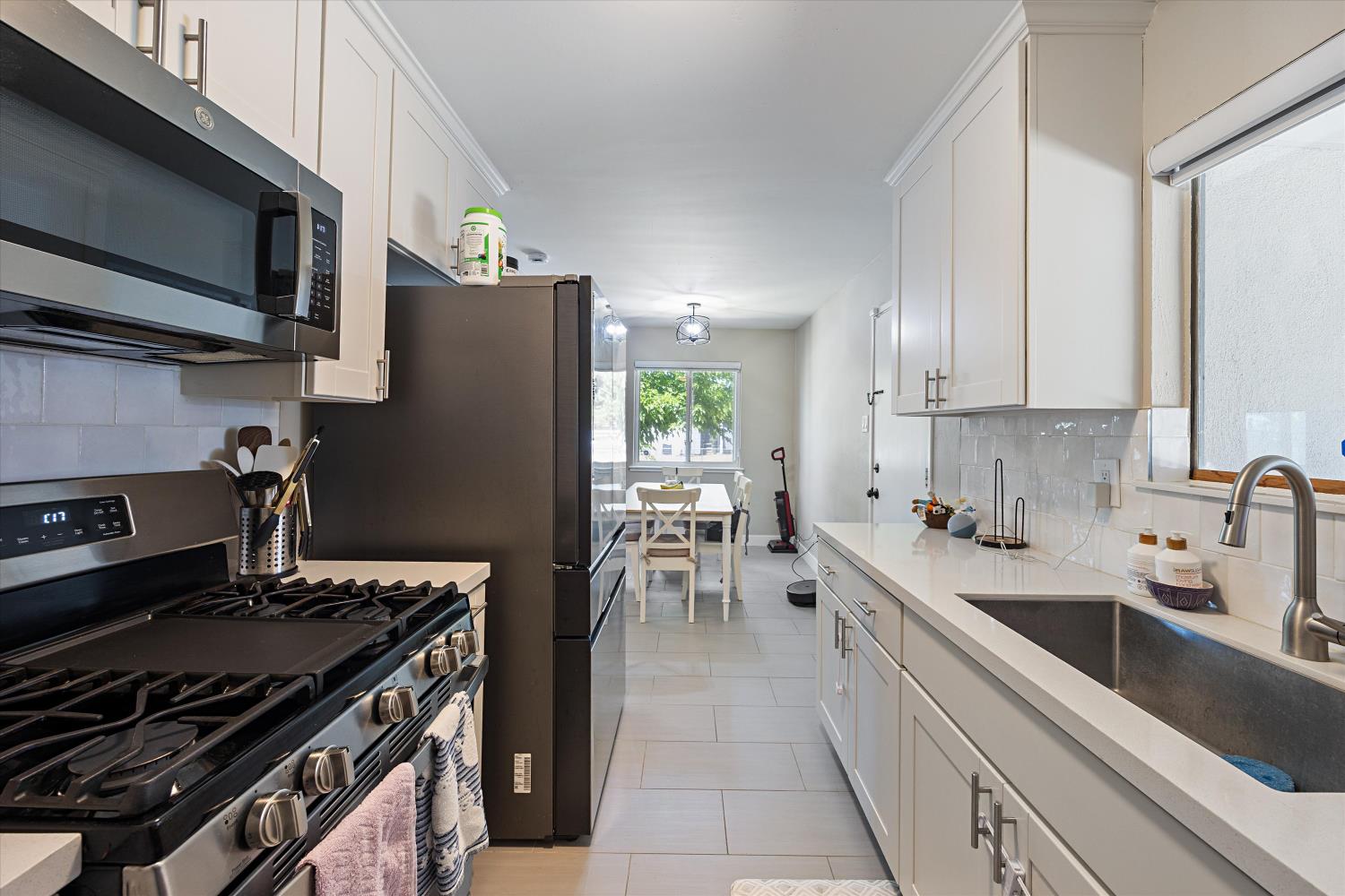 Detail Gallery Image 12 of 24 For 1012 Arrowhead Ave, Rio Linda,  CA 95673 - 3 Beds | 2 Baths