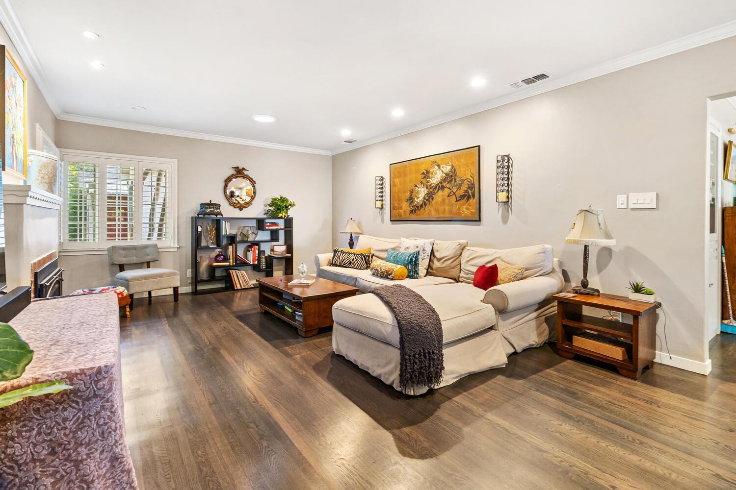 Detail Gallery Image 4 of 42 For 1621 Vallejo Way, Sacramento,  CA 95818 - 3 Beds | 2/1 Baths