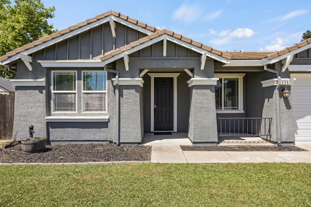 Detail Gallery Image 2 of 51 For 224 Lenader Ct, Roseville,  CA 95747 - 4 Beds | 2 Baths