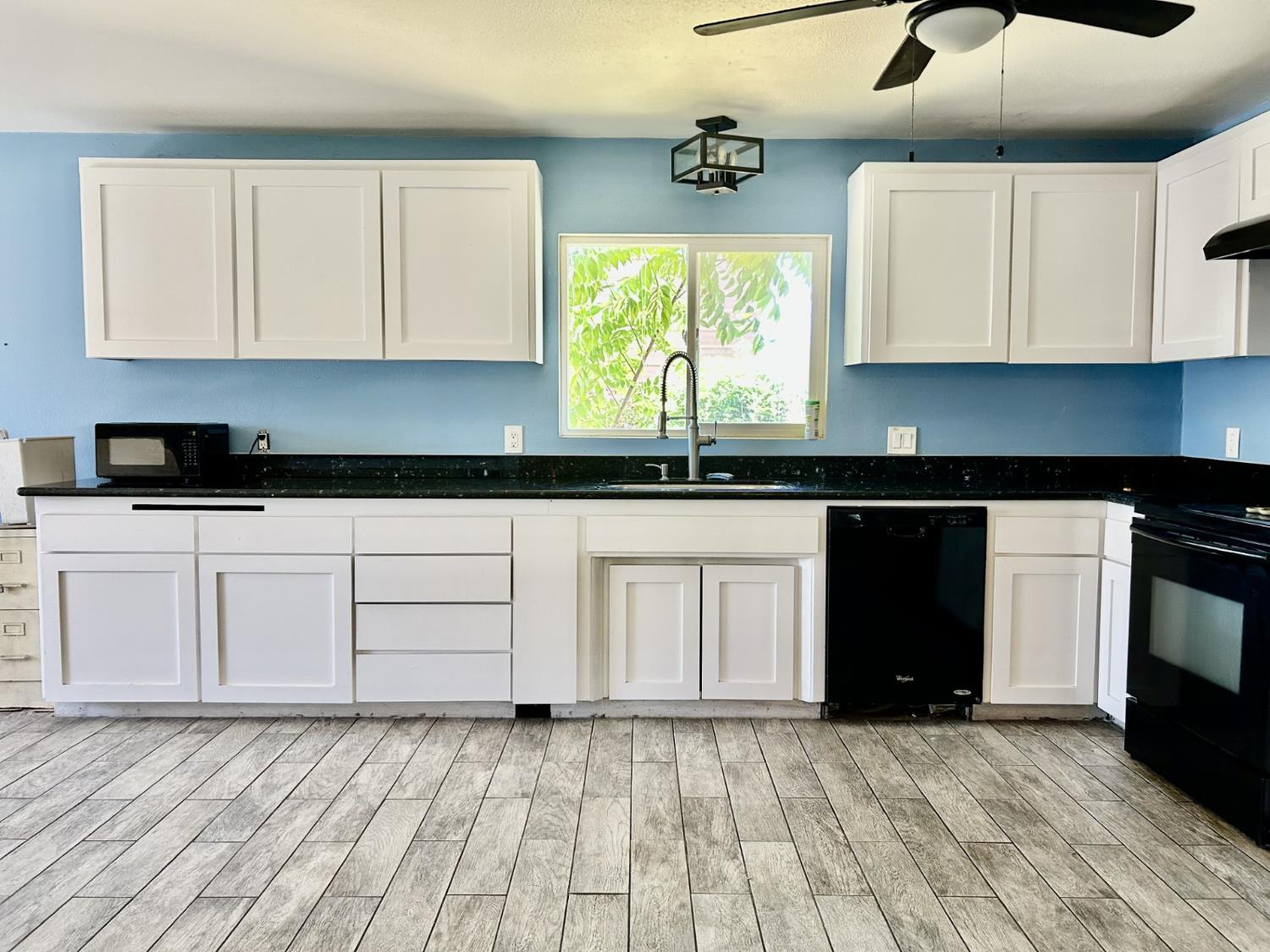 Detail Gallery Image 7 of 30 For 9429 Madeline Dr, Stockton,  CA 95212 - 3 Beds | 2 Baths