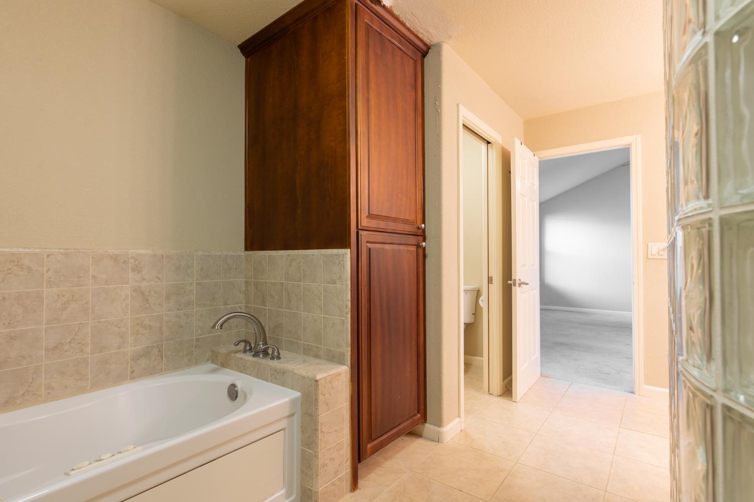 Detail Gallery Image 41 of 49 For 7948 Orange Ave, Fair Oaks,  CA 95628 - 4 Beds | 3 Baths