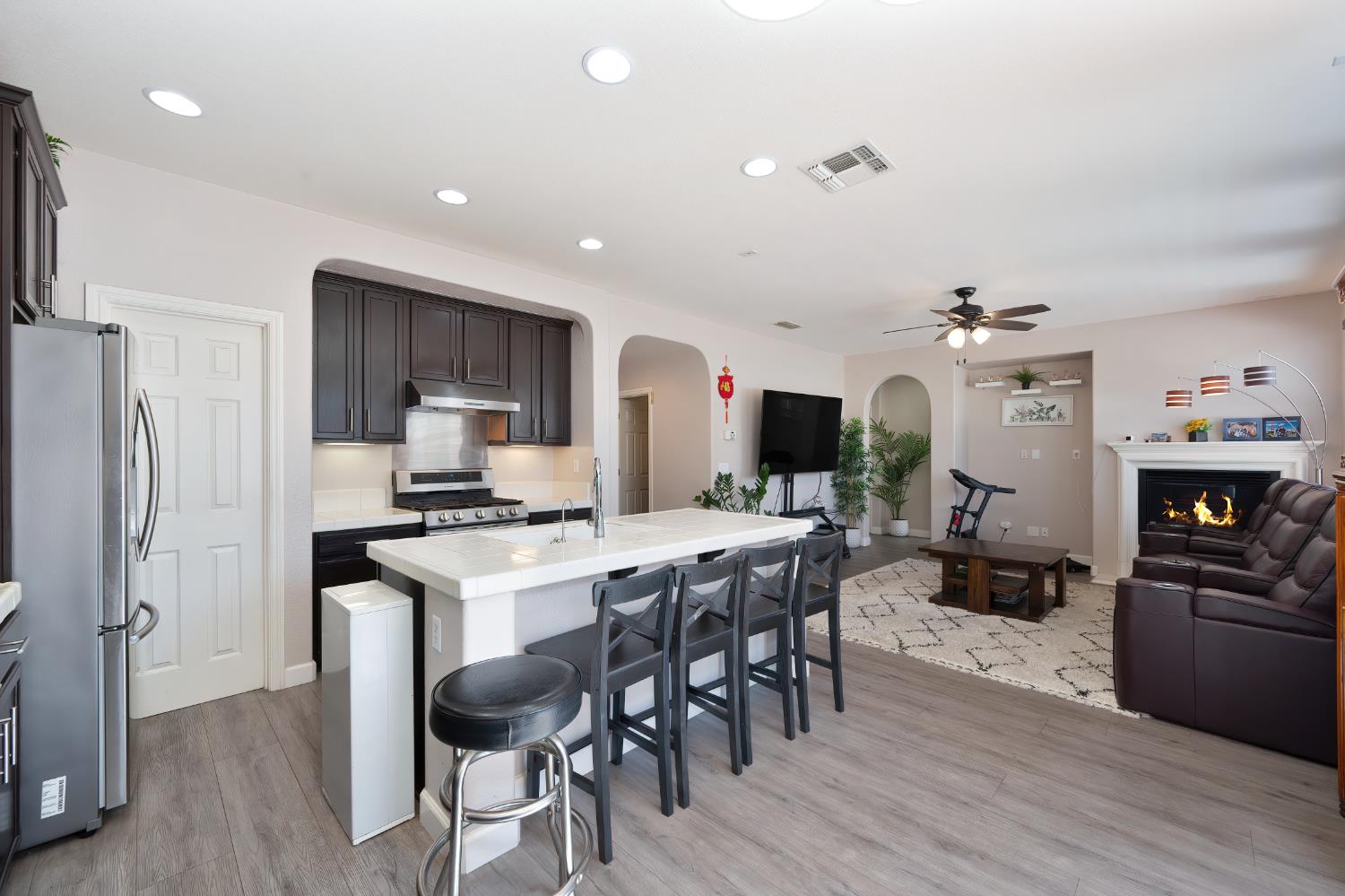 Detail Gallery Image 11 of 42 For 10112 Nebbiolo Ct, Elk Grove,  CA 95624 - 4 Beds | 3 Baths