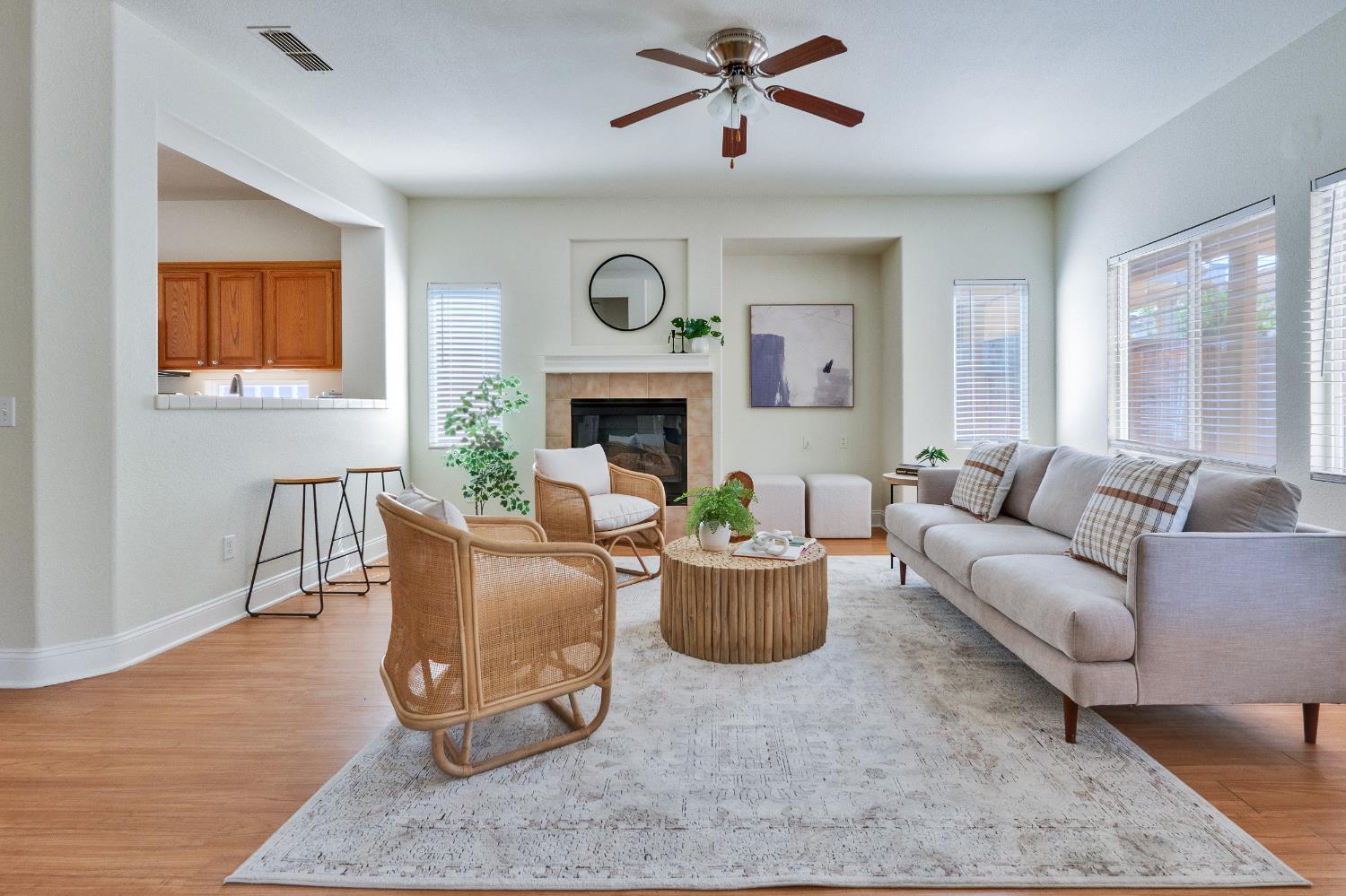 Detail Gallery Image 7 of 34 For 9588 Fetlock Way, Elk Grove,  CA 95624 - 3 Beds | 2 Baths