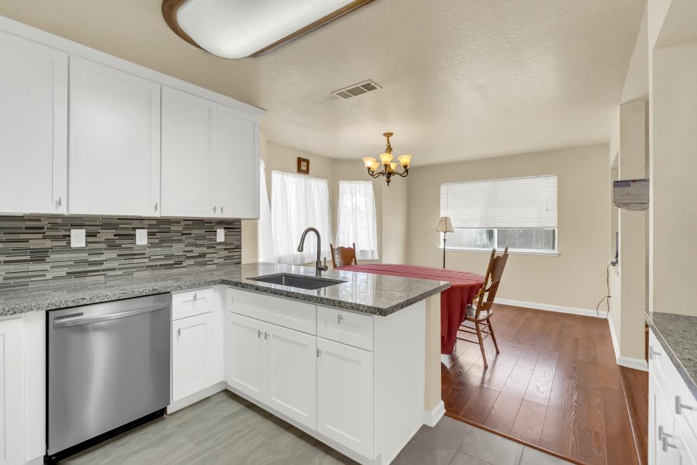 Detail Gallery Image 16 of 46 For 9004 Beryl Creek Way, Elk Grove,  CA 95758 - 3 Beds | 2/1 Baths