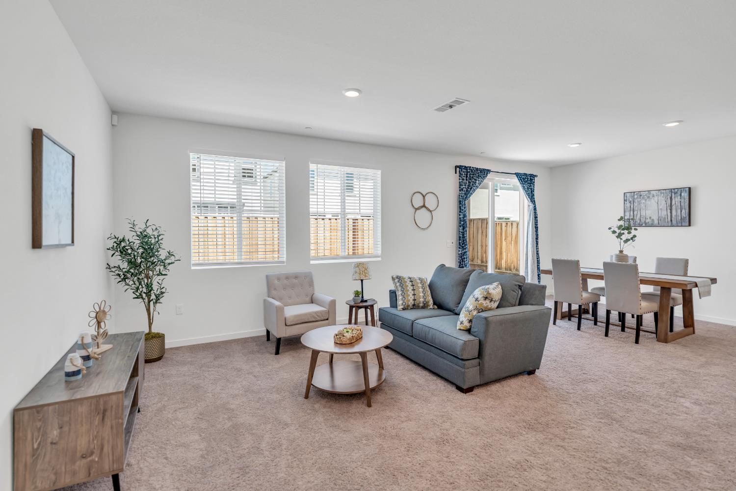 Detail Gallery Image 2 of 38 For 10109 Zane Way, Elk Grove,  CA 95757 - 3 Beds | 2 Baths