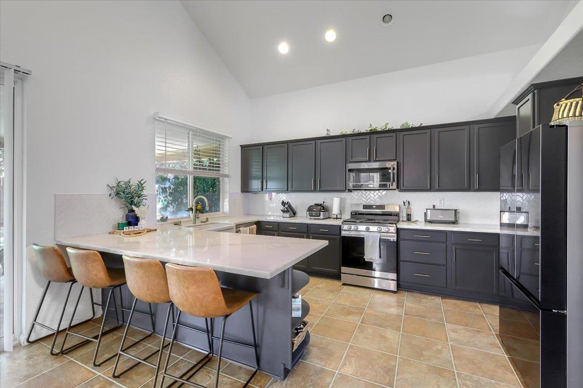 Detail Gallery Image 10 of 47 For 2189 Stonewater Dr, Yuba City,  CA 95991 - 4 Beds | 2/1 Baths