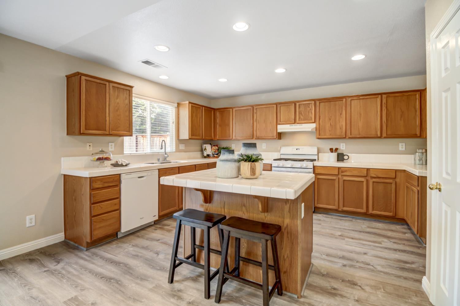 Detail Gallery Image 21 of 44 For 205 Dover Ct, Lincoln,  CA 95648 - 4 Beds | 2/1 Baths