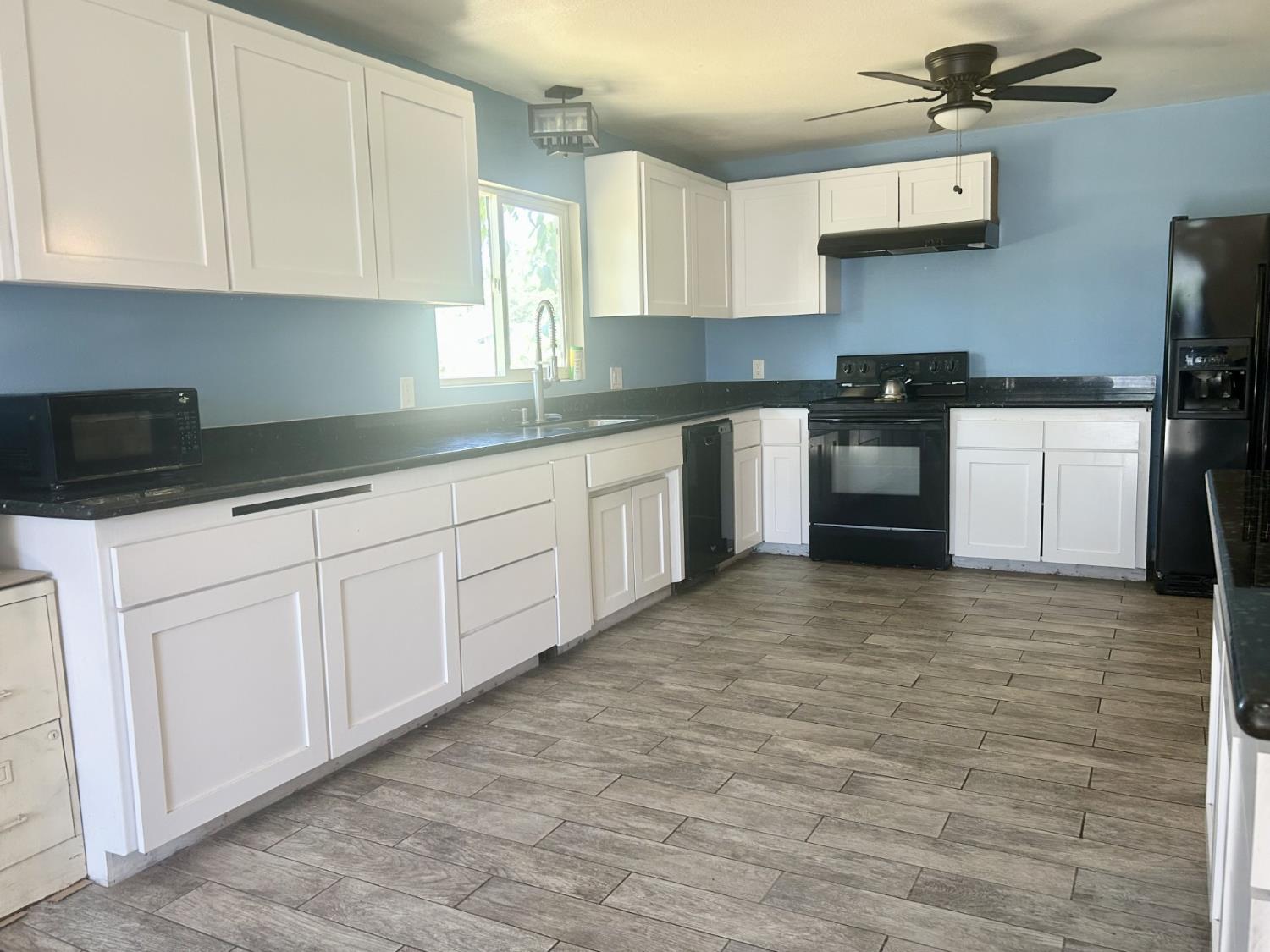 Detail Gallery Image 8 of 30 For 9429 Madeline Dr, Stockton,  CA 95212 - 3 Beds | 2 Baths