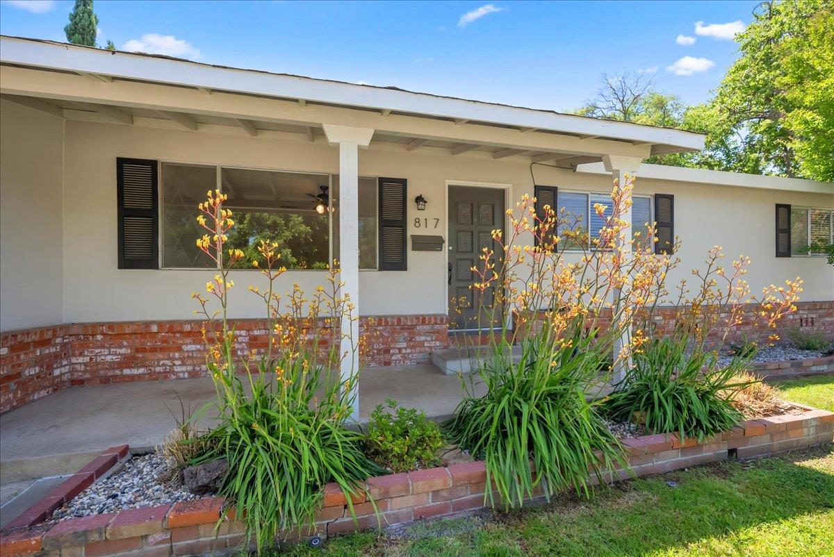 Detail Gallery Image 4 of 36 For 817 Oakland Ave, Roseville,  CA 95678 - 3 Beds | 1/1 Baths