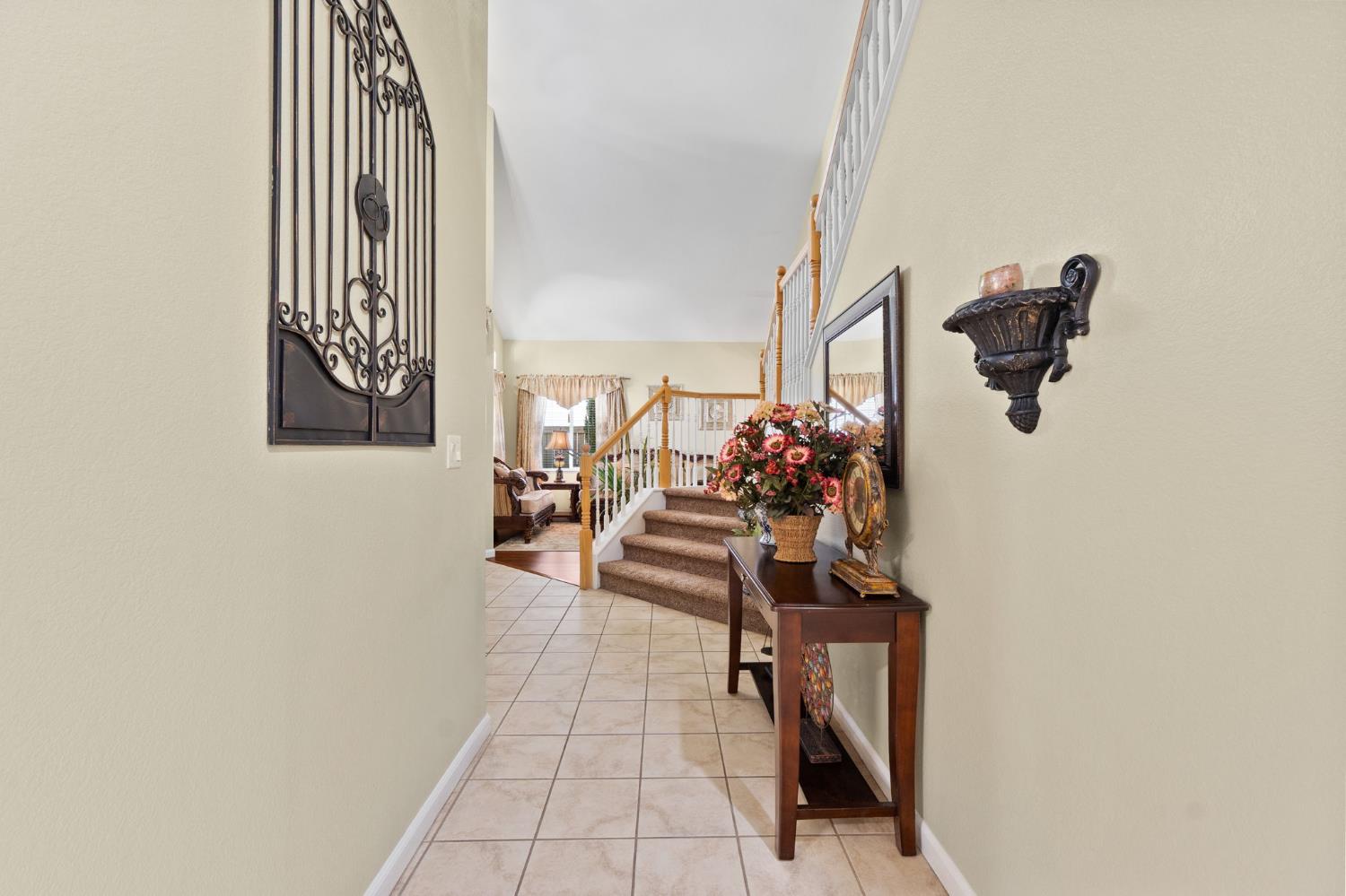 Detail Gallery Image 4 of 33 For 11866 Rubilite Way, Rancho Cordova,  CA 95742 - 4 Beds | 3 Baths