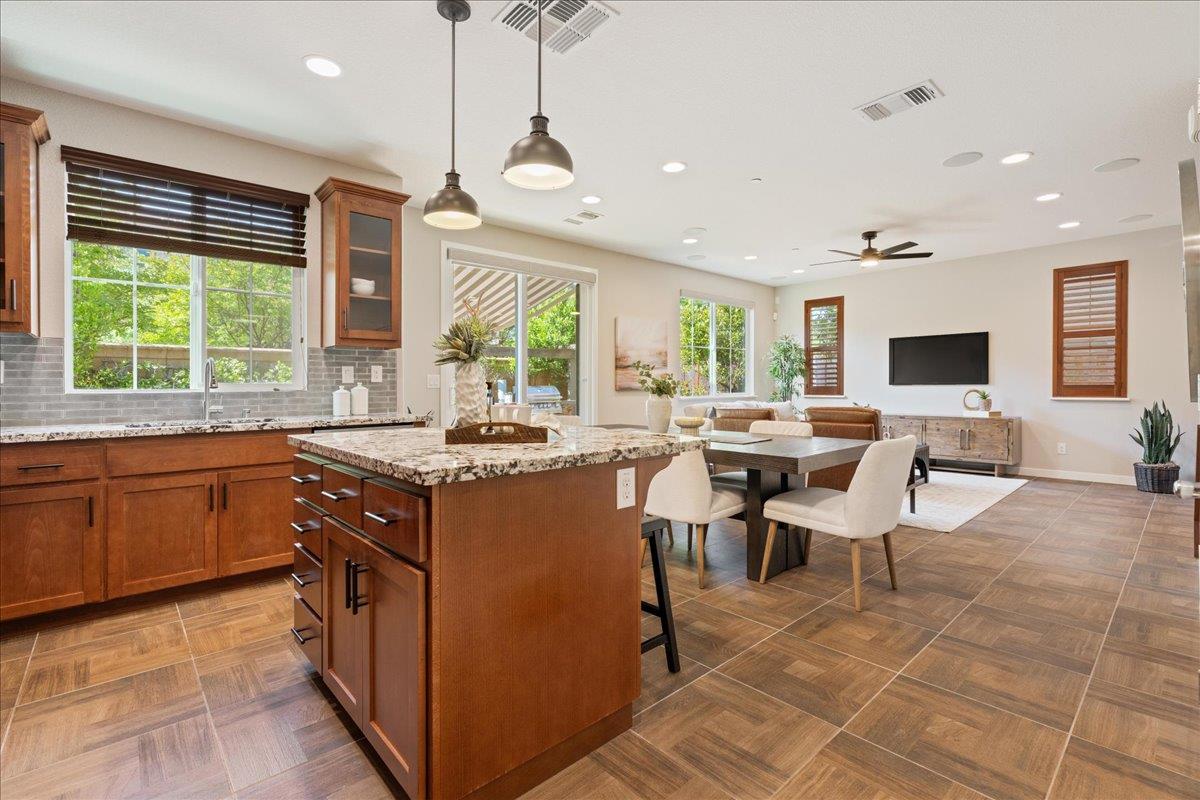 Detail Gallery Image 19 of 54 For 1032 Oakbriar Cir, Roseville,  CA 95747 - 4 Beds | 3 Baths