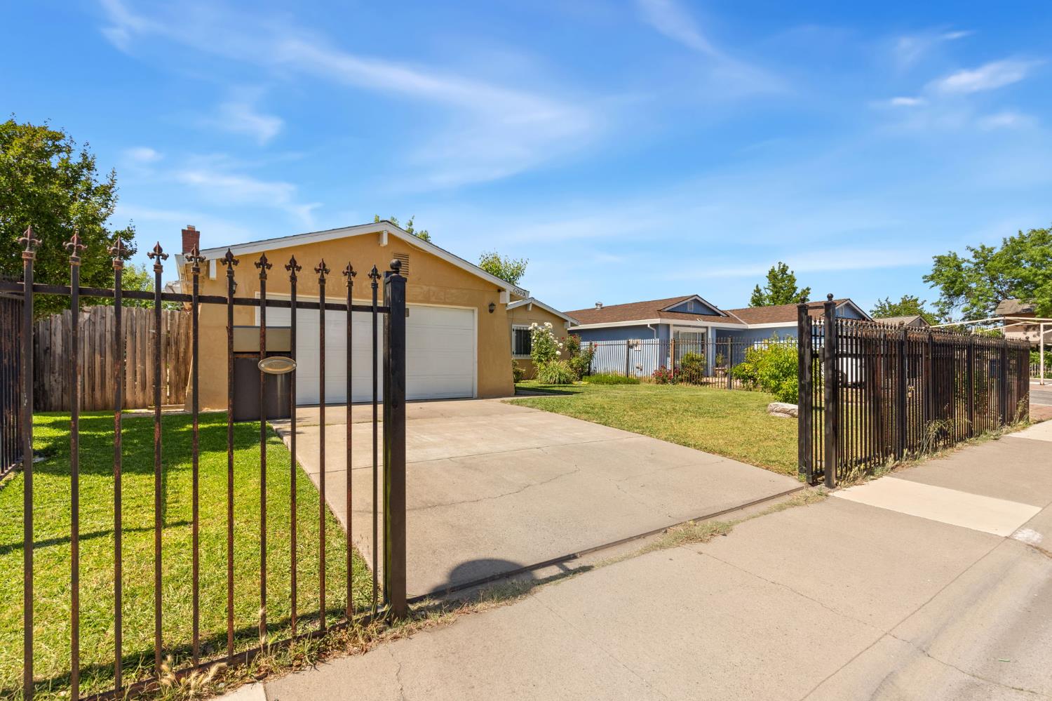 Detail Gallery Image 2 of 23 For 6099 Heath Way, Sacramento,  CA 95823 - 3 Beds | 2 Baths
