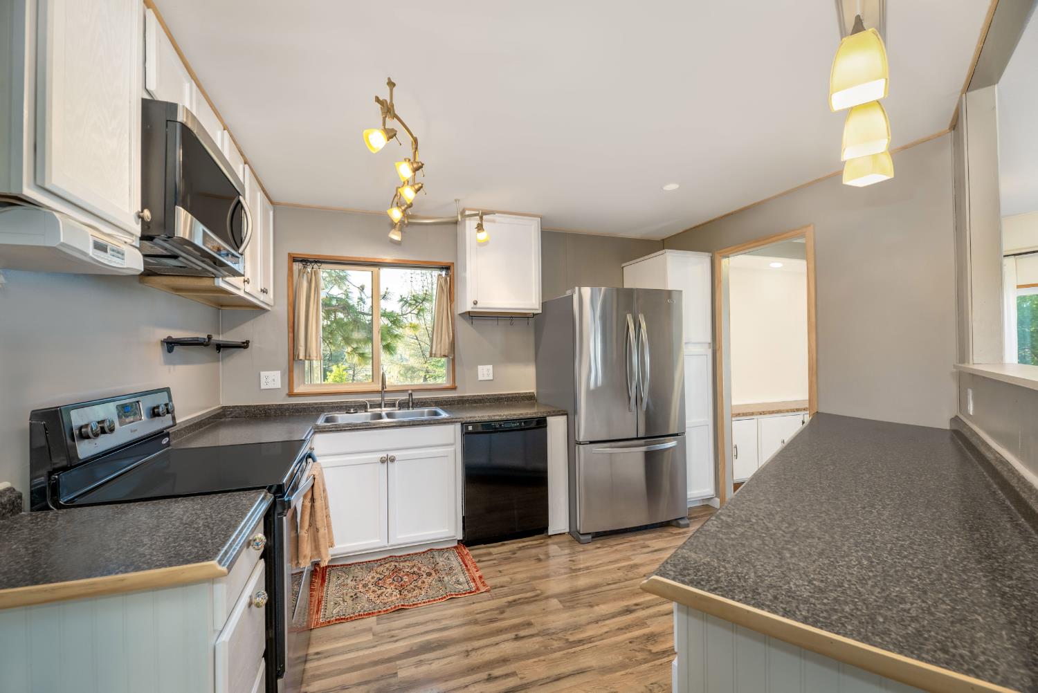 Detail Gallery Image 19 of 51 For 1567 Mulberry Dr, Grass Valley,  CA 95945 - 2 Beds | 2 Baths