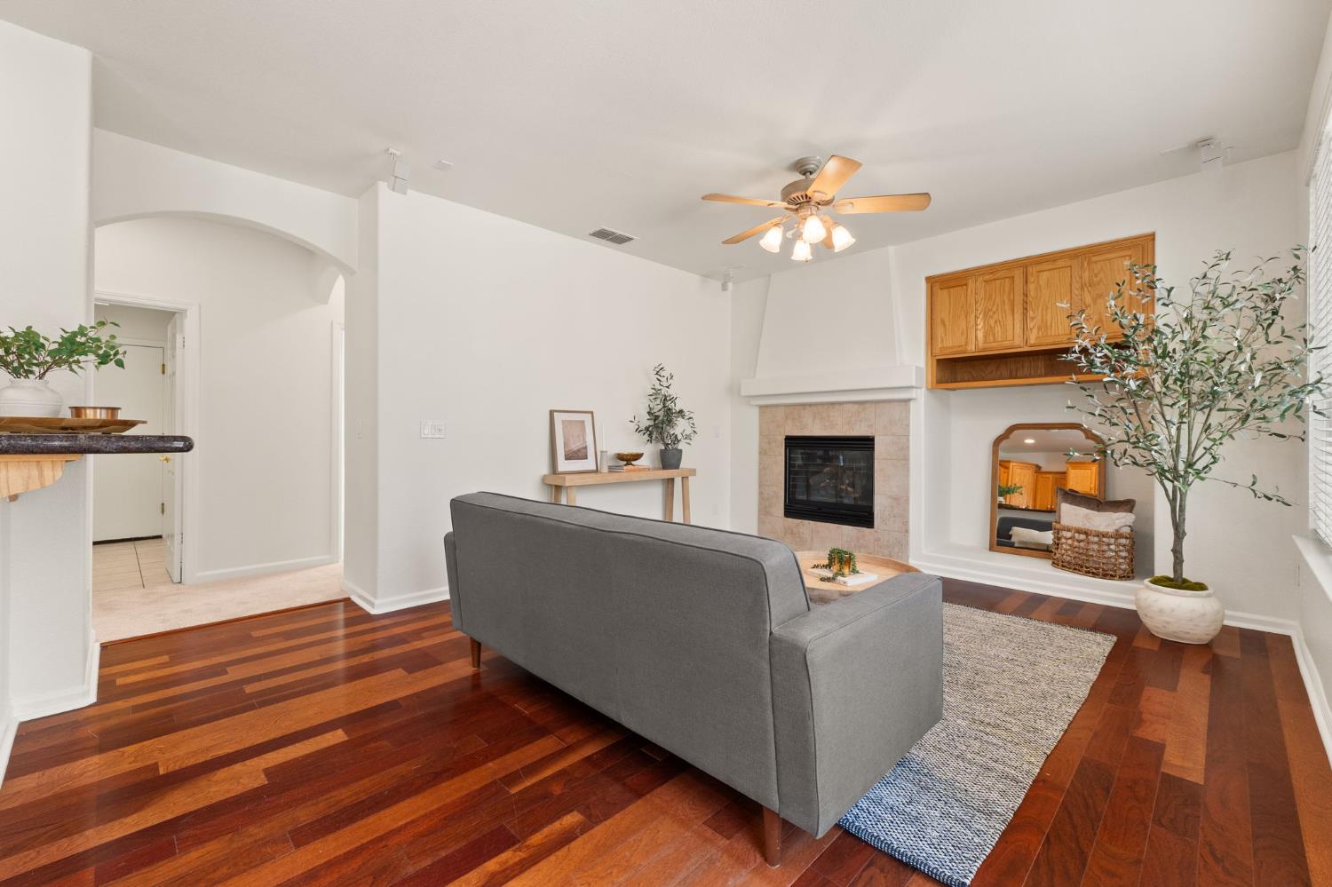 Detail Gallery Image 16 of 53 For 1889 Broadford Dr, Folsom,  CA 95630 - 4 Beds | 3 Baths