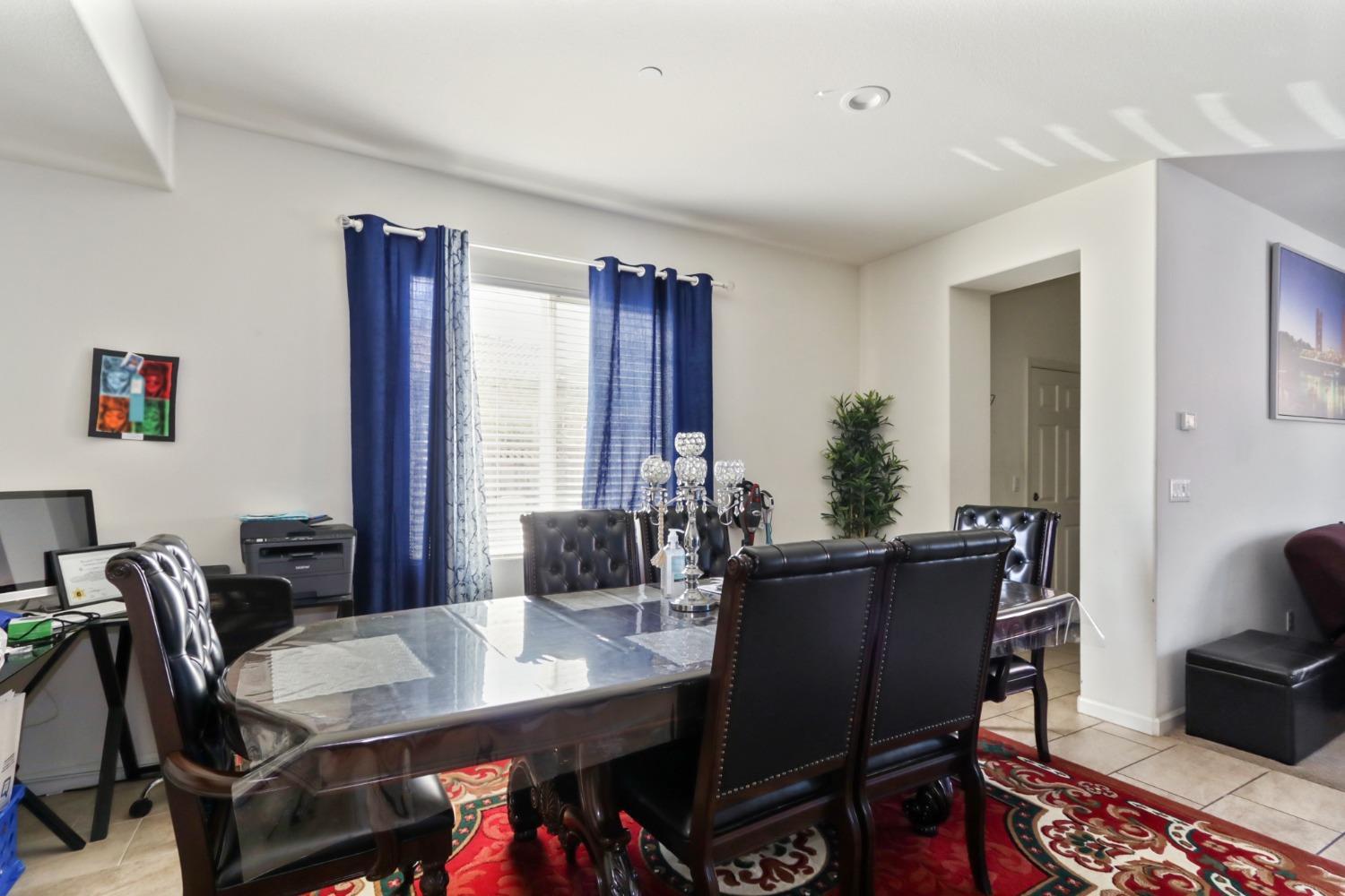 Detail Gallery Image 10 of 45 For 2015 Davis St, Woodland,  CA 95776 - 5 Beds | 3 Baths