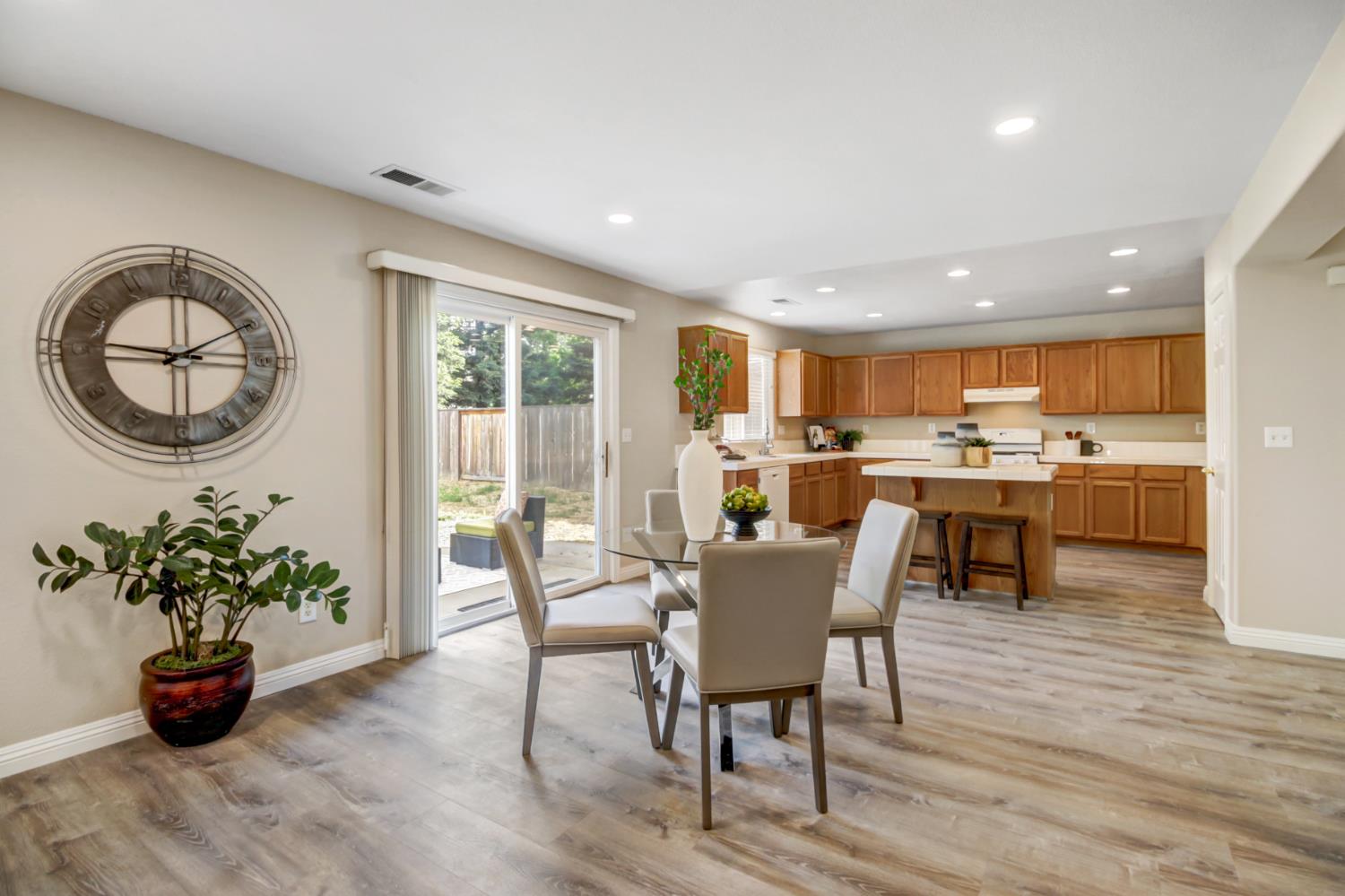 Detail Gallery Image 18 of 44 For 205 Dover Ct, Lincoln,  CA 95648 - 4 Beds | 2/1 Baths