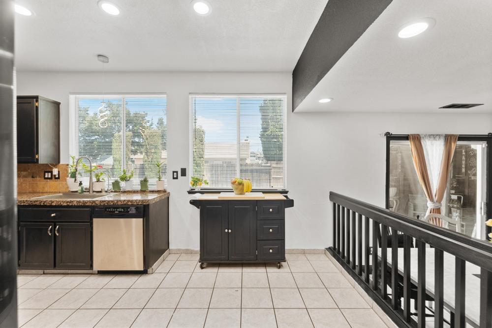 Detail Gallery Image 25 of 52 For 813 Sugar Pine Dr, Lathrop,  CA 95330 - 4 Beds | 3 Baths