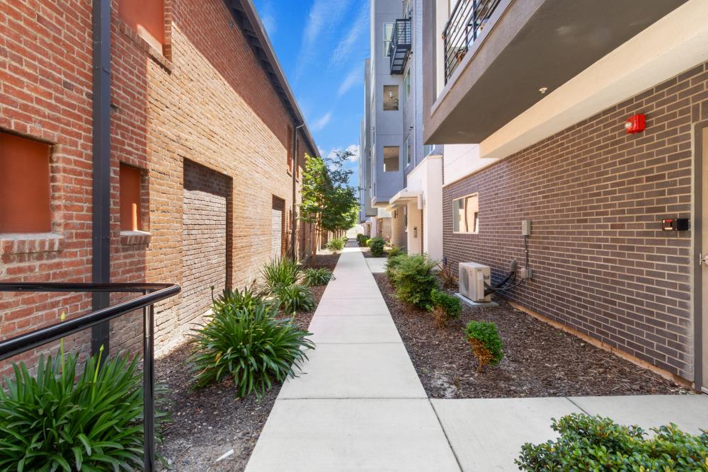 Detail Gallery Image 57 of 73 For 451 Tailoff Ln #401,  Sacramento,  CA 95818 - 2 Beds | 3 Baths