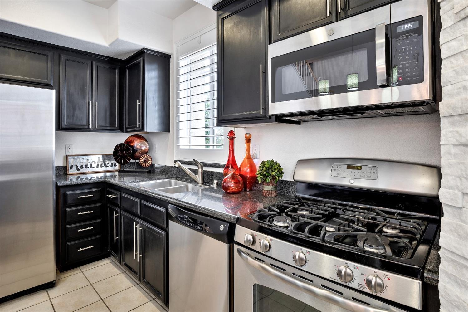 Detail Gallery Image 12 of 37 For 1708 Camino Real Way, Roseville,  CA 95747 - 3 Beds | 3/1 Baths