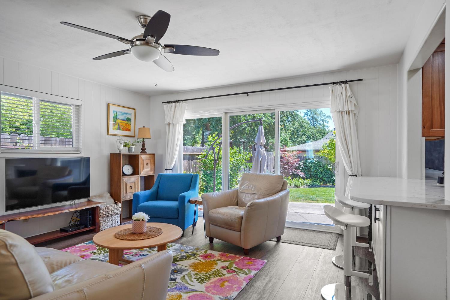 Detail Gallery Image 7 of 28 For 2110 Cascade Rd, Sacramento,  CA 95864 - 3 Beds | 2 Baths