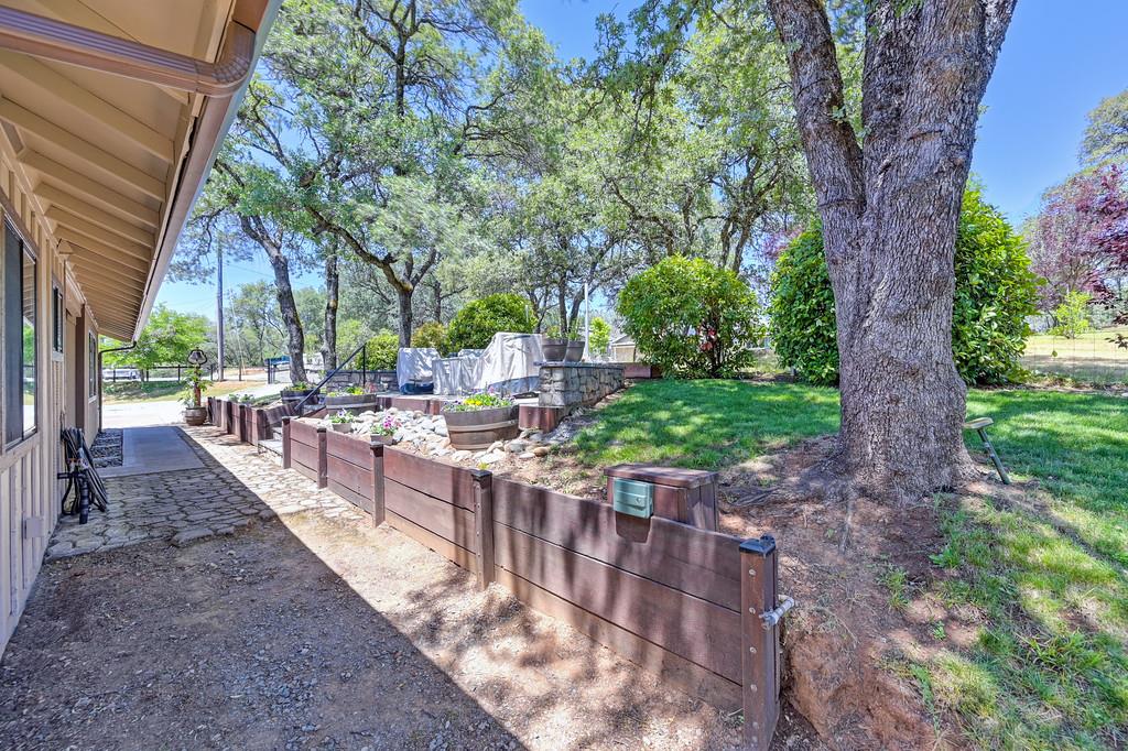 Detail Gallery Image 24 of 44 For 2120 Lovejoy Ln, Cool,  CA 95614 - 3 Beds | 2 Baths