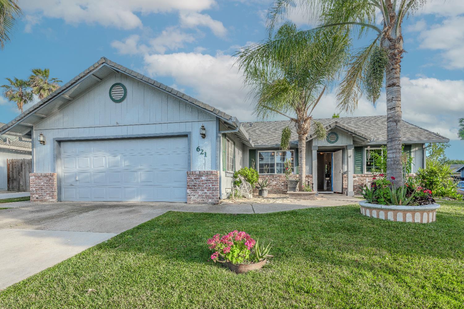 Detail Gallery Image 3 of 45 For 621 Bernier, Galt,  CA 95632 - 3 Beds | 2 Baths