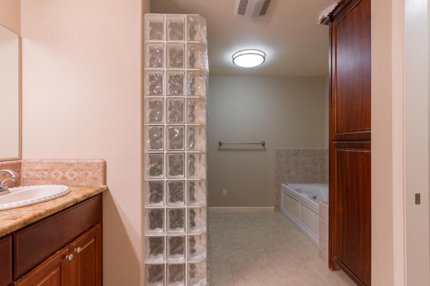 Detail Gallery Image 40 of 49 For 7948 Orange Ave, Fair Oaks,  CA 95628 - 4 Beds | 3 Baths