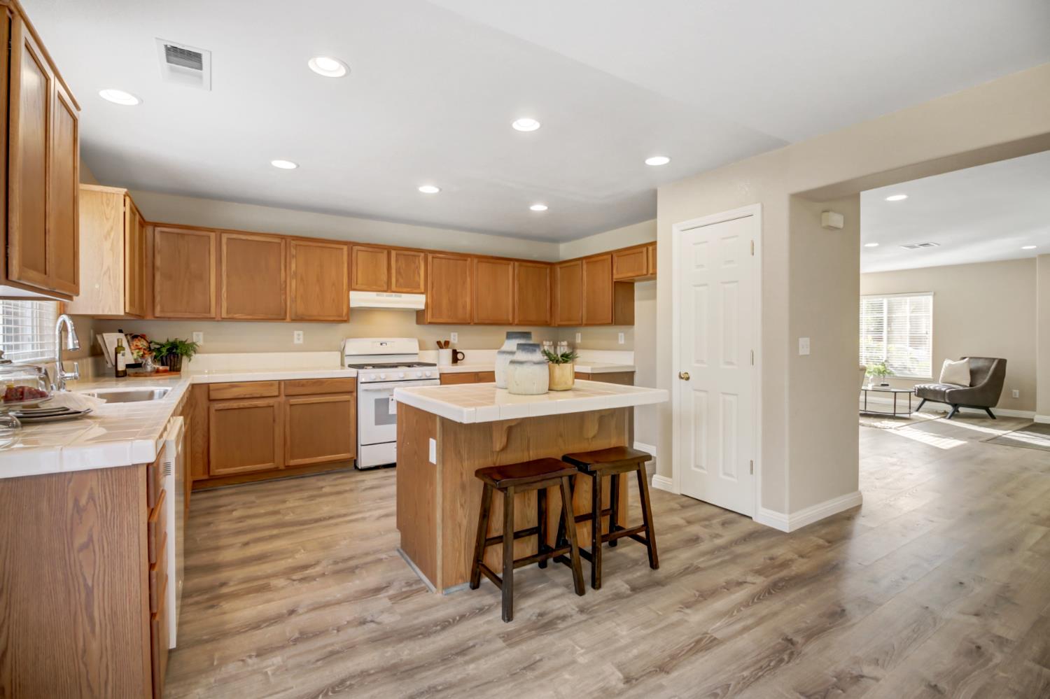 Detail Gallery Image 20 of 44 For 205 Dover Ct, Lincoln,  CA 95648 - 4 Beds | 2/1 Baths