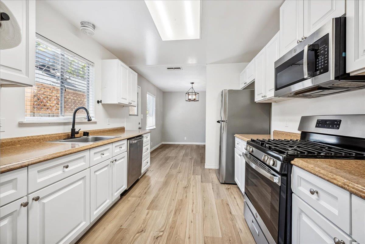 Detail Gallery Image 13 of 36 For 817 Oakland Ave, Roseville,  CA 95678 - 3 Beds | 1/1 Baths