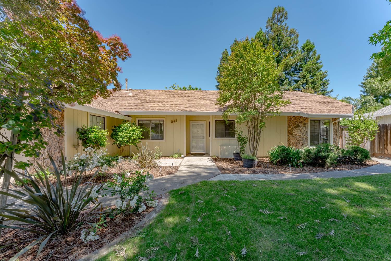 Detail Gallery Image 2 of 41 For 241 Randall Dr, Folsom,  CA 95630 - 3 Beds | 2 Baths
