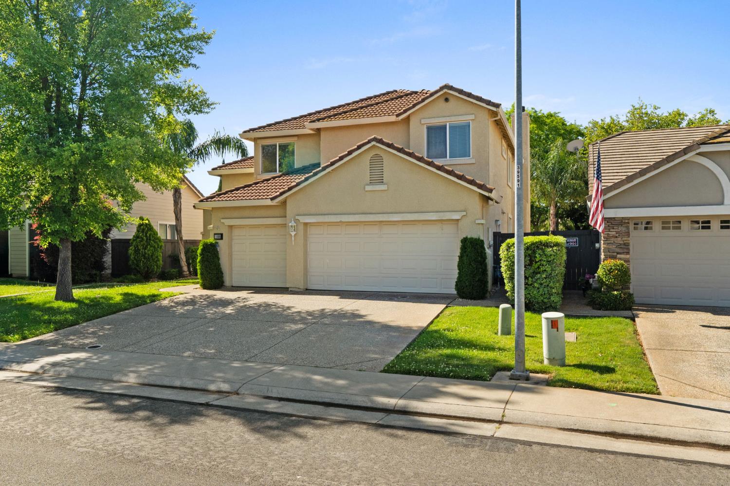 Detail Gallery Image 2 of 33 For 11866 Rubilite Way, Rancho Cordova,  CA 95742 - 4 Beds | 3 Baths